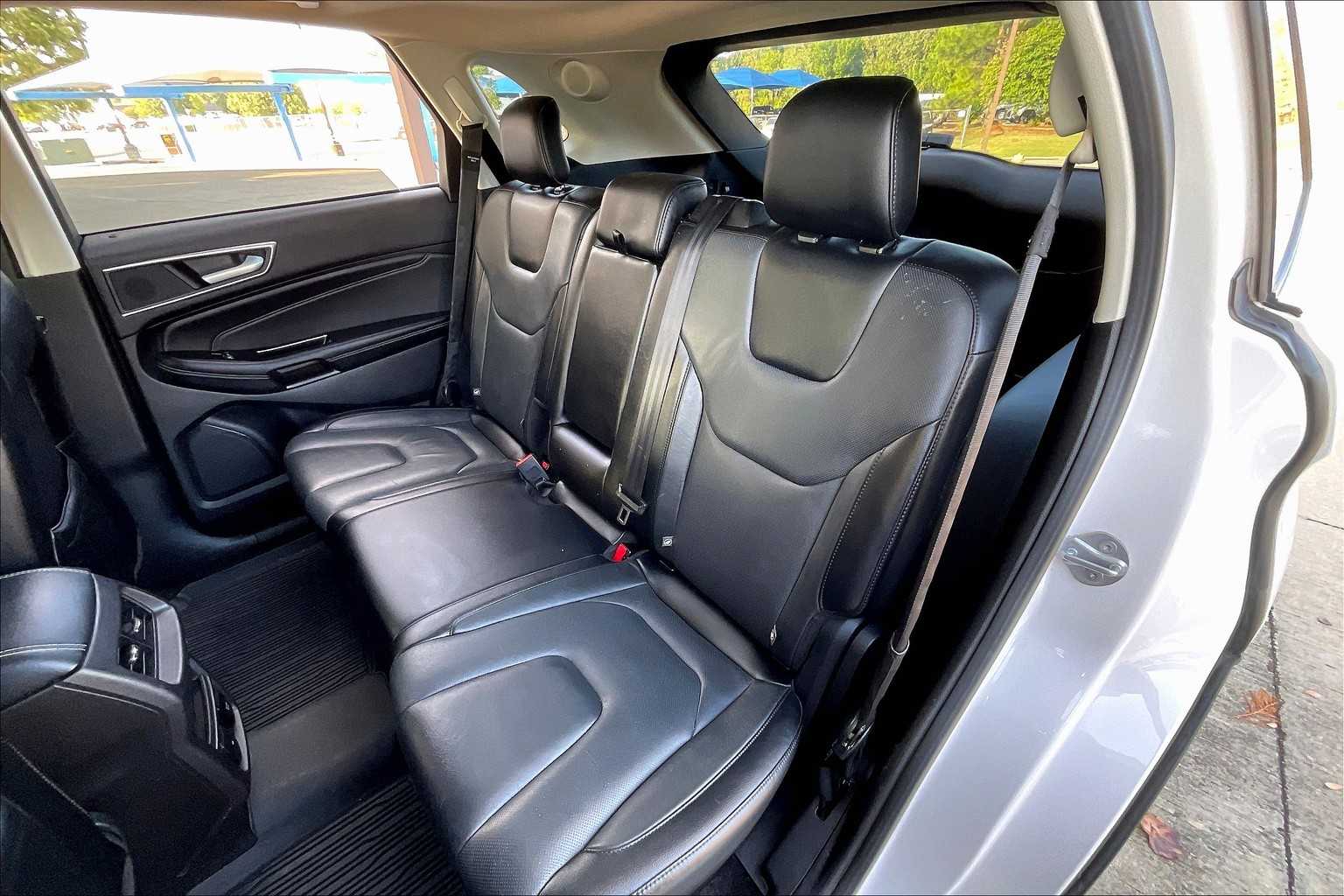 2017 Ford Edge Titanium photo 19