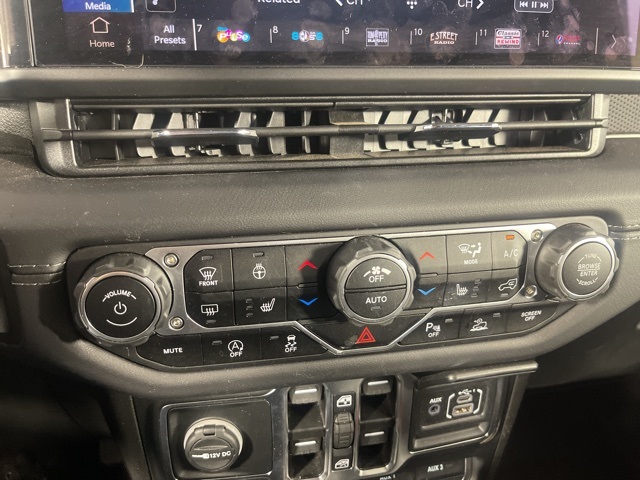 2025 Jeep Wrangler Rubicon X photo 26