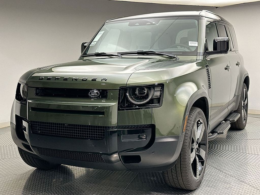 2026 Land Rover Defender S's photo