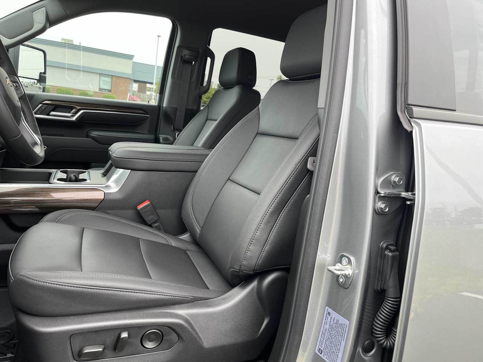 2025 Chevrolet Silverado 2500HD LT photo 11