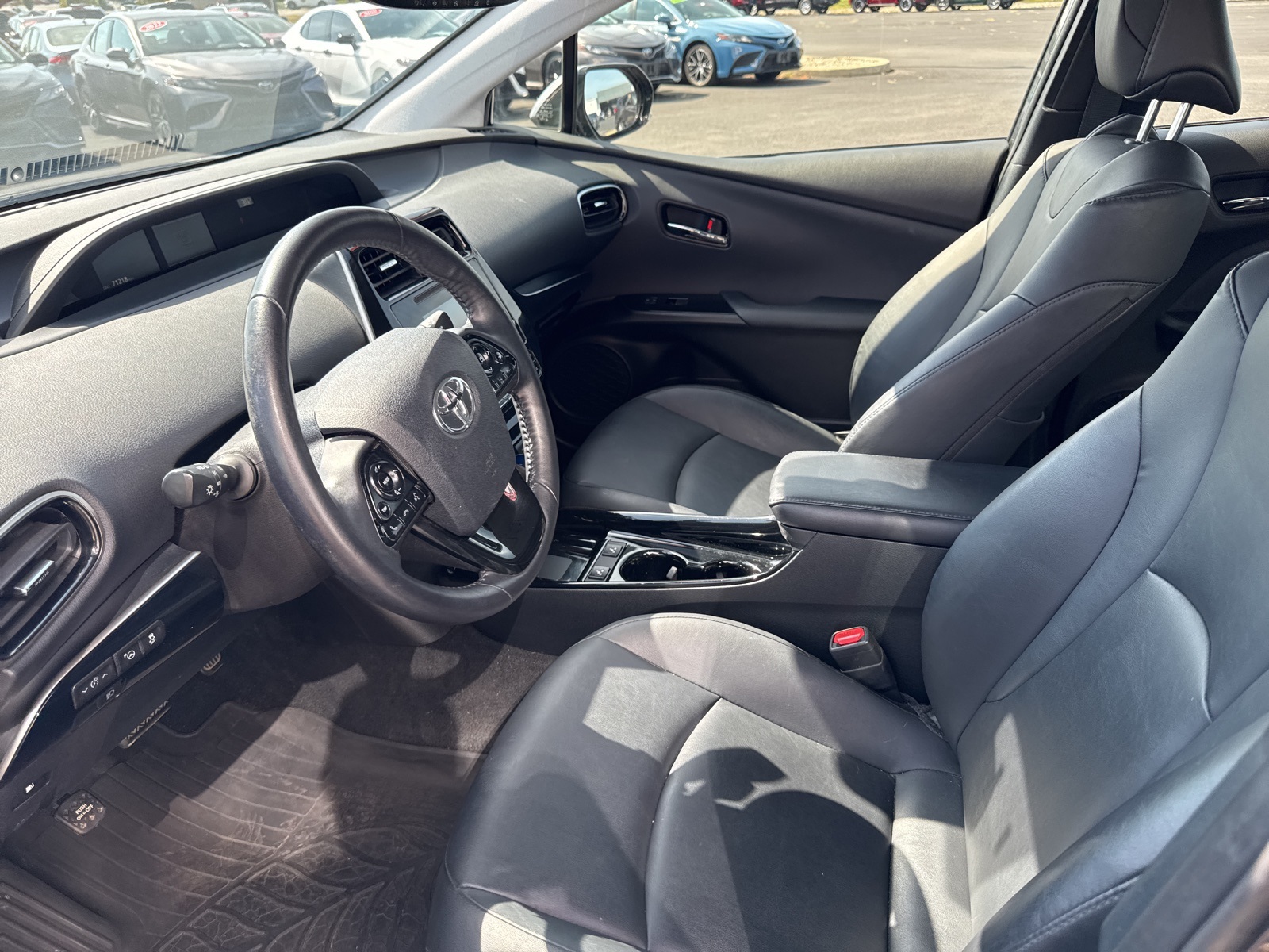 2019 Toyota Prius XLE AWD-e photo 9