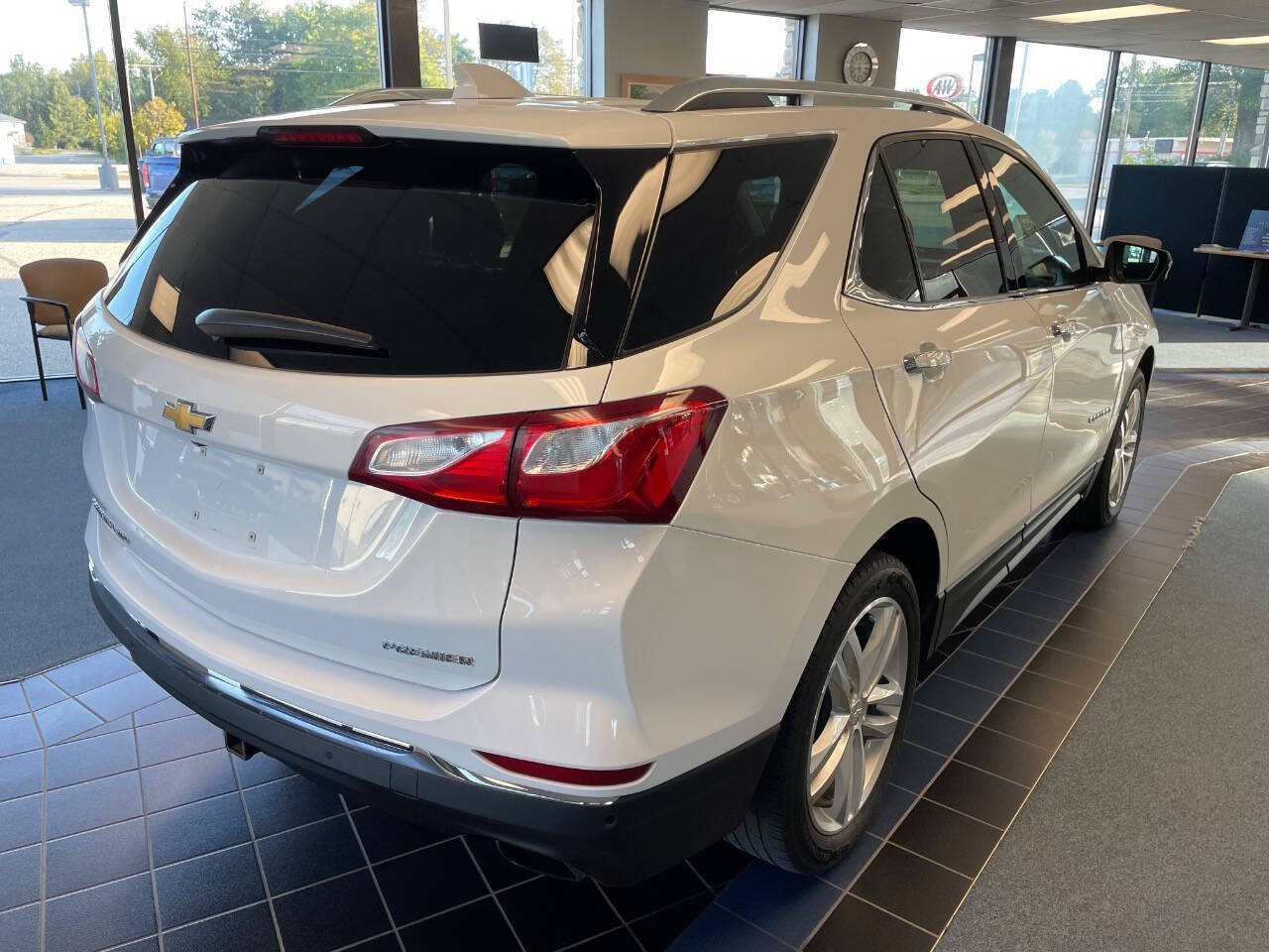 2020 Chevrolet Equinox Premier photo 3