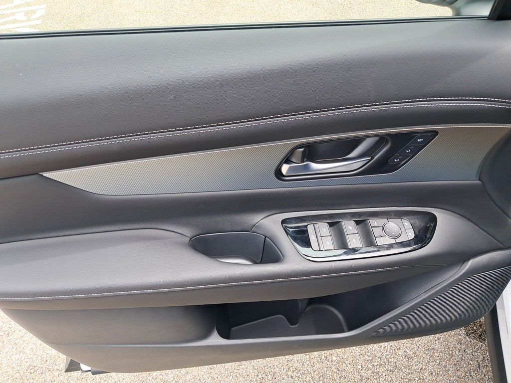 2025 Nissan Murano SL photo 10