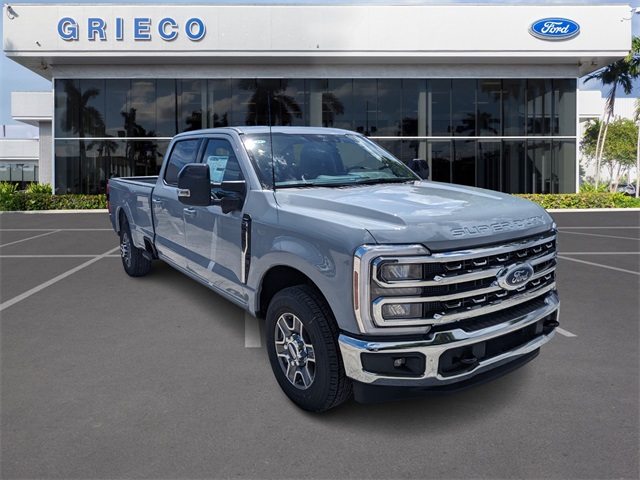 2026 Ford F-350 Lariat photo 2