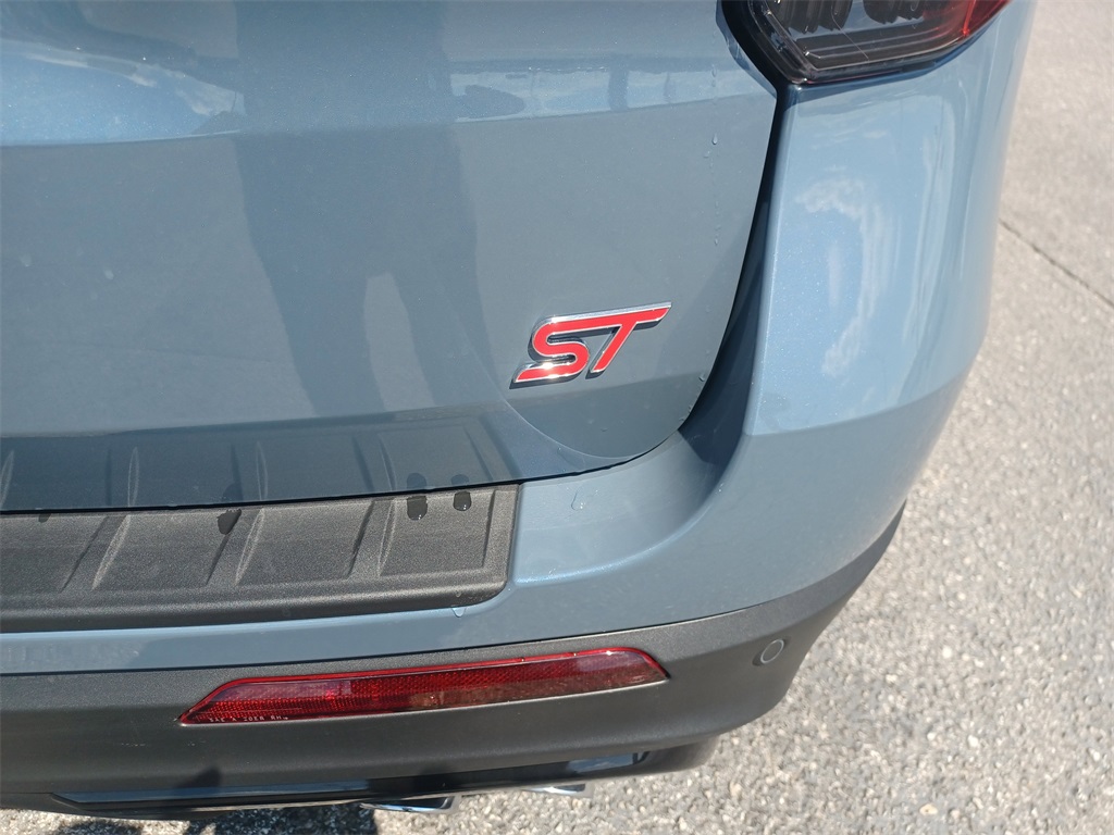 2025 Ford Explorer ST photo 6