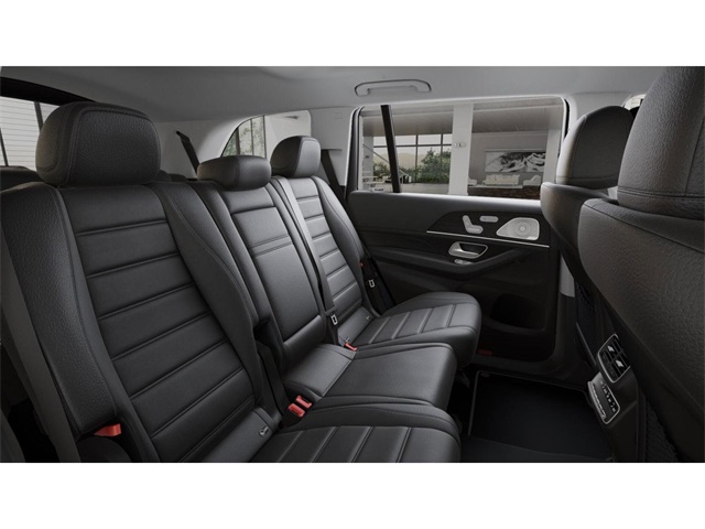 2026 Mercedes Benz GLS 450 4MATIC photo 5