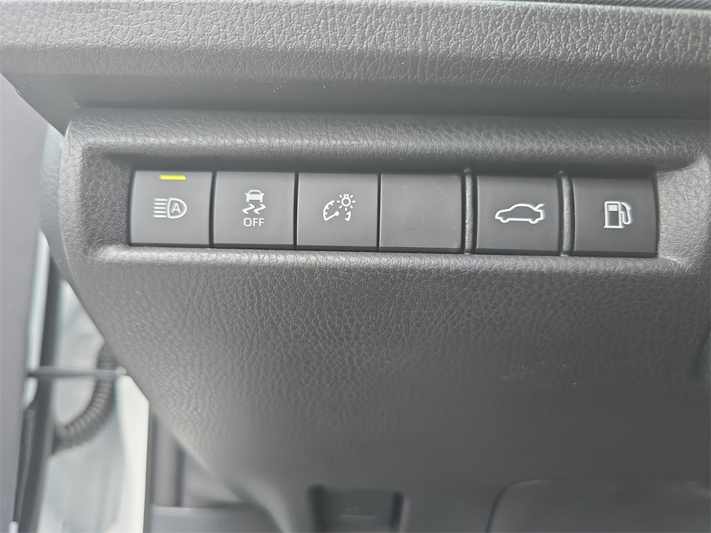 2025 Toyota Camry LE photo 25