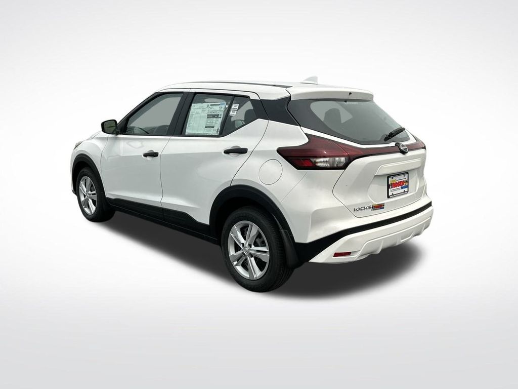 2025 Nissan Kicks Play S photo 3