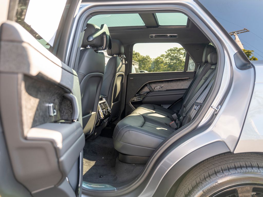 2025 Land Rover Range Rover Sport SE photo 20