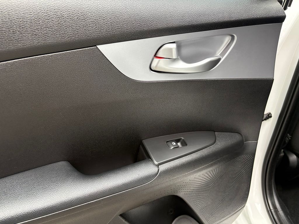 2023 Kia Forte LXS photo 24