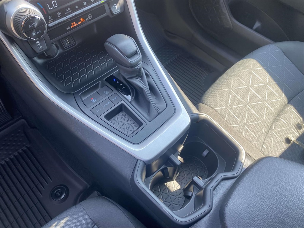 2025 Toyota RAV4 XLE photo 15