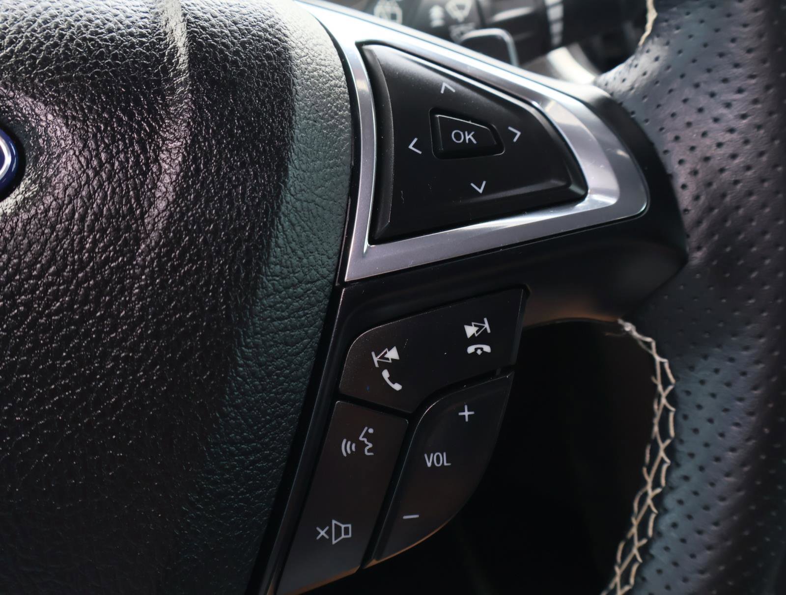 2022 Ford Edge ST photo 20