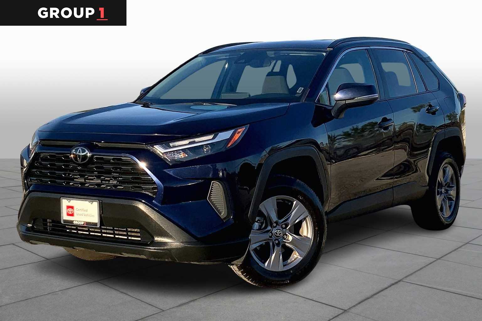 2024 Toyota RAV4 XLE's photo