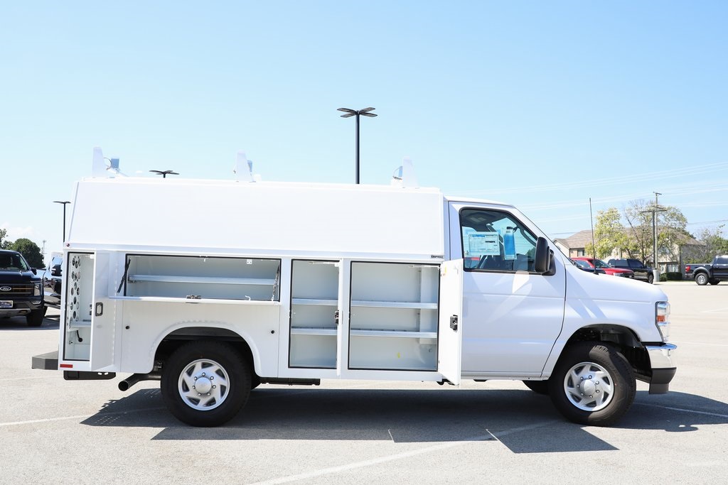 2025 Ford E-350 photo 10