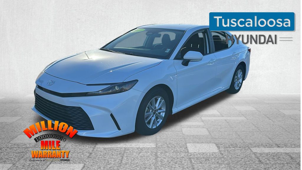 2025 Toyota Camry SE photo 3