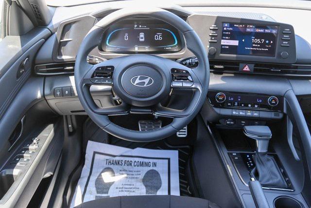 New 2025 White Hyundai SEL Sport image 11