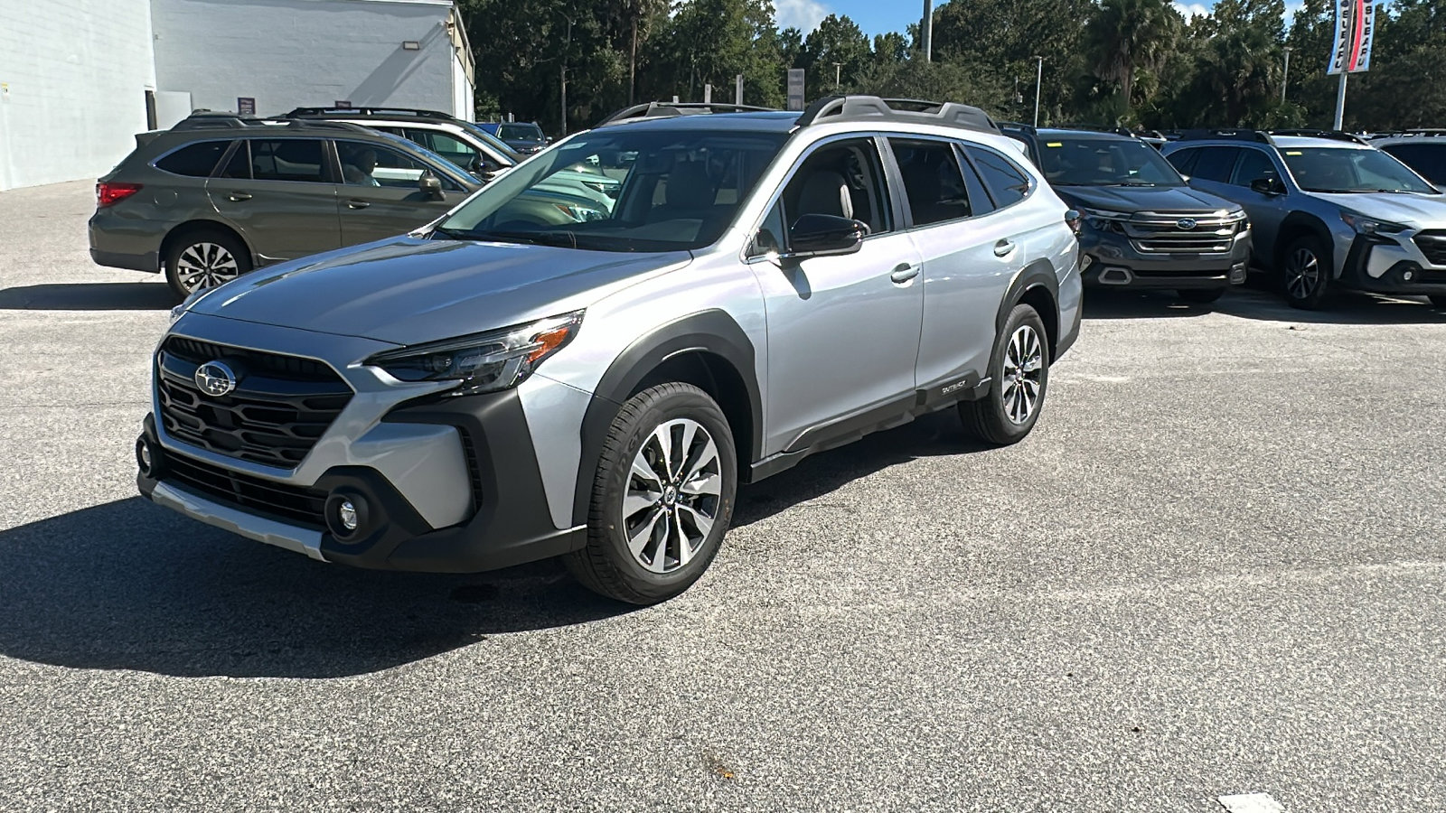 2025 Subaru Outback Limited photo 3