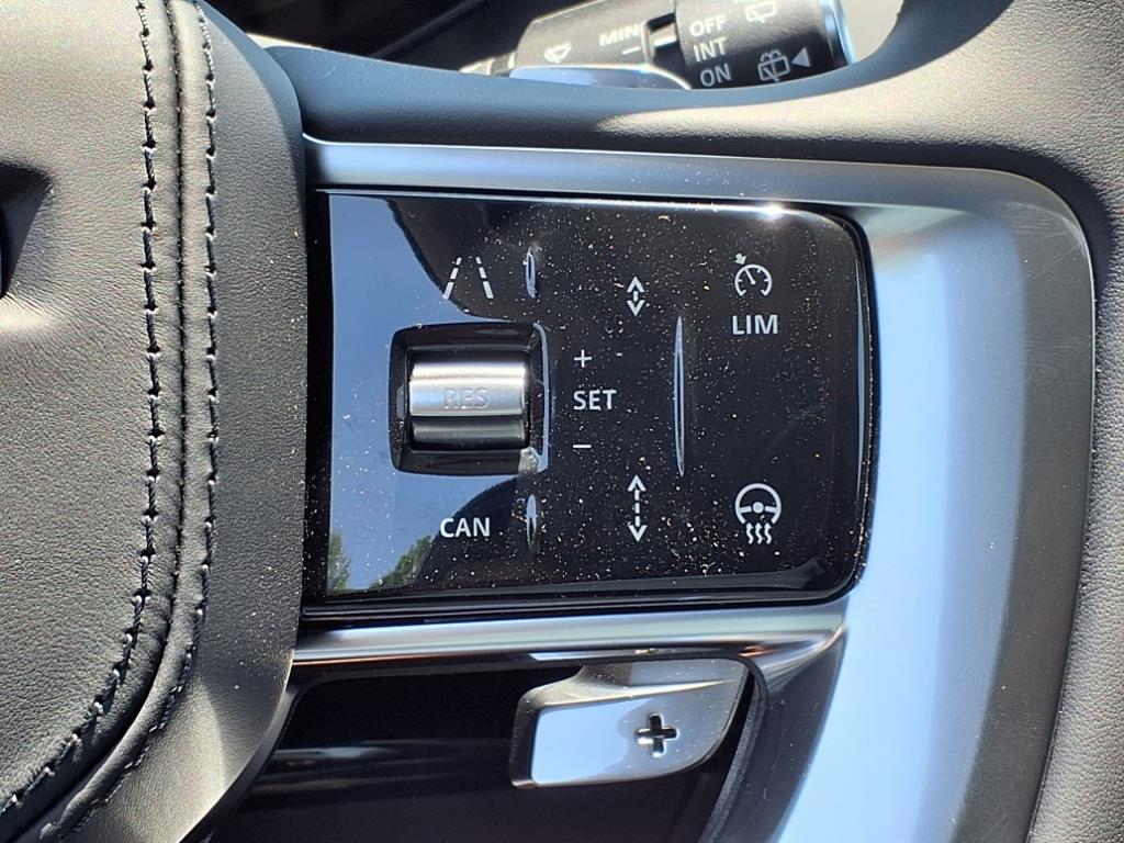 2025 Land Rover Range Rover SE photo 14