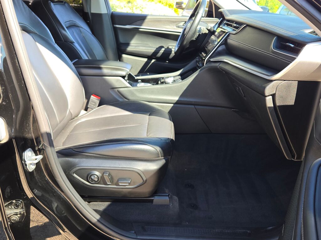 2021 Jeep Grand Cherokee Limited photo 2