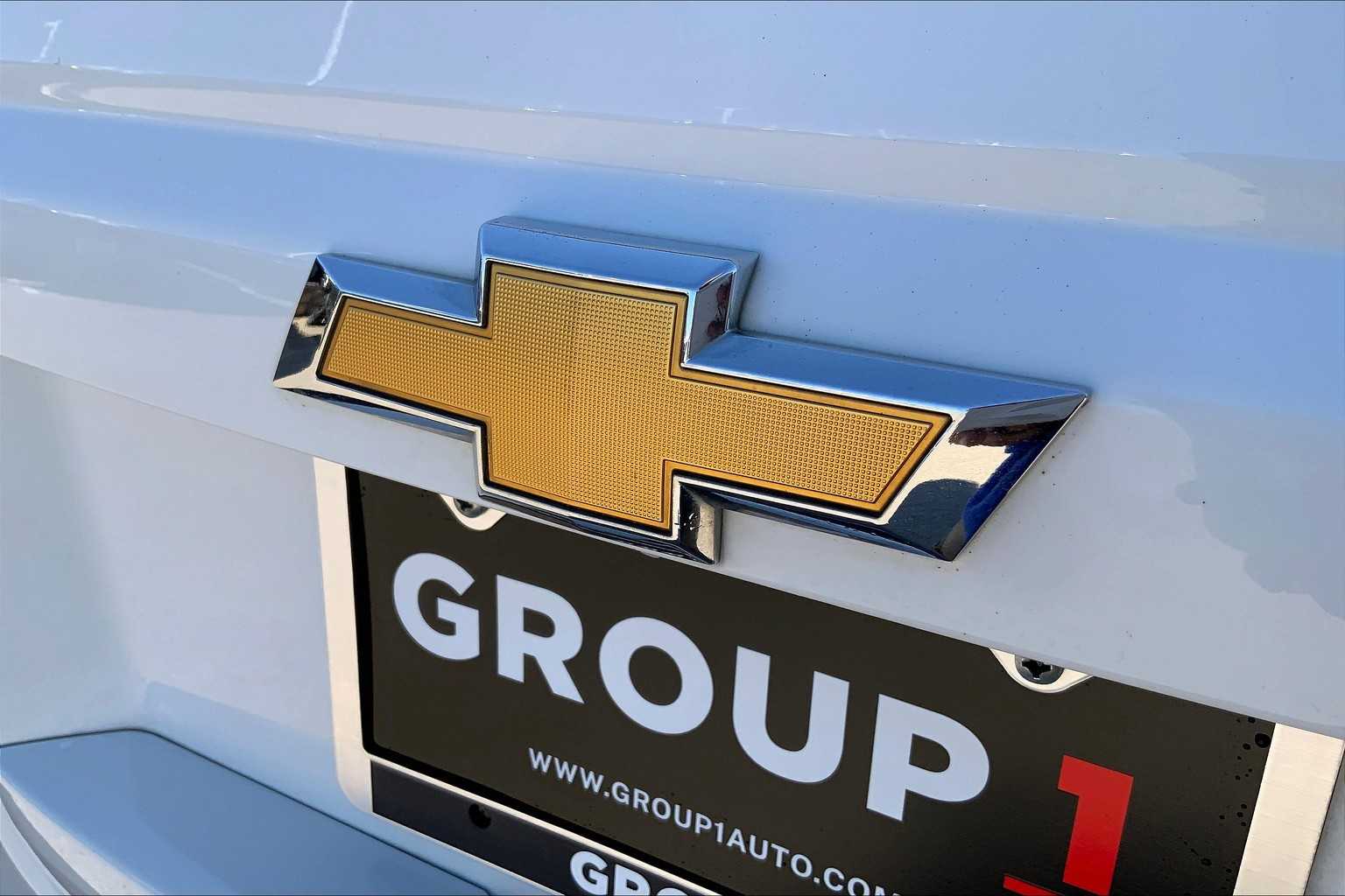 2016 Chevrolet Suburban LT photo 27