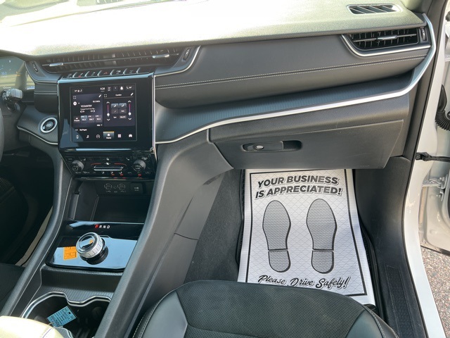 2024 Jeep Grand Cherokee Altitude photo 33