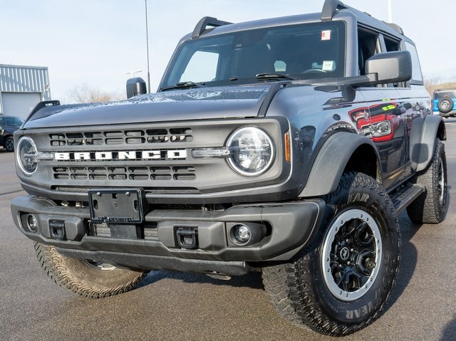 2023 Ford Bronco 4-Door Black Diamond's photo