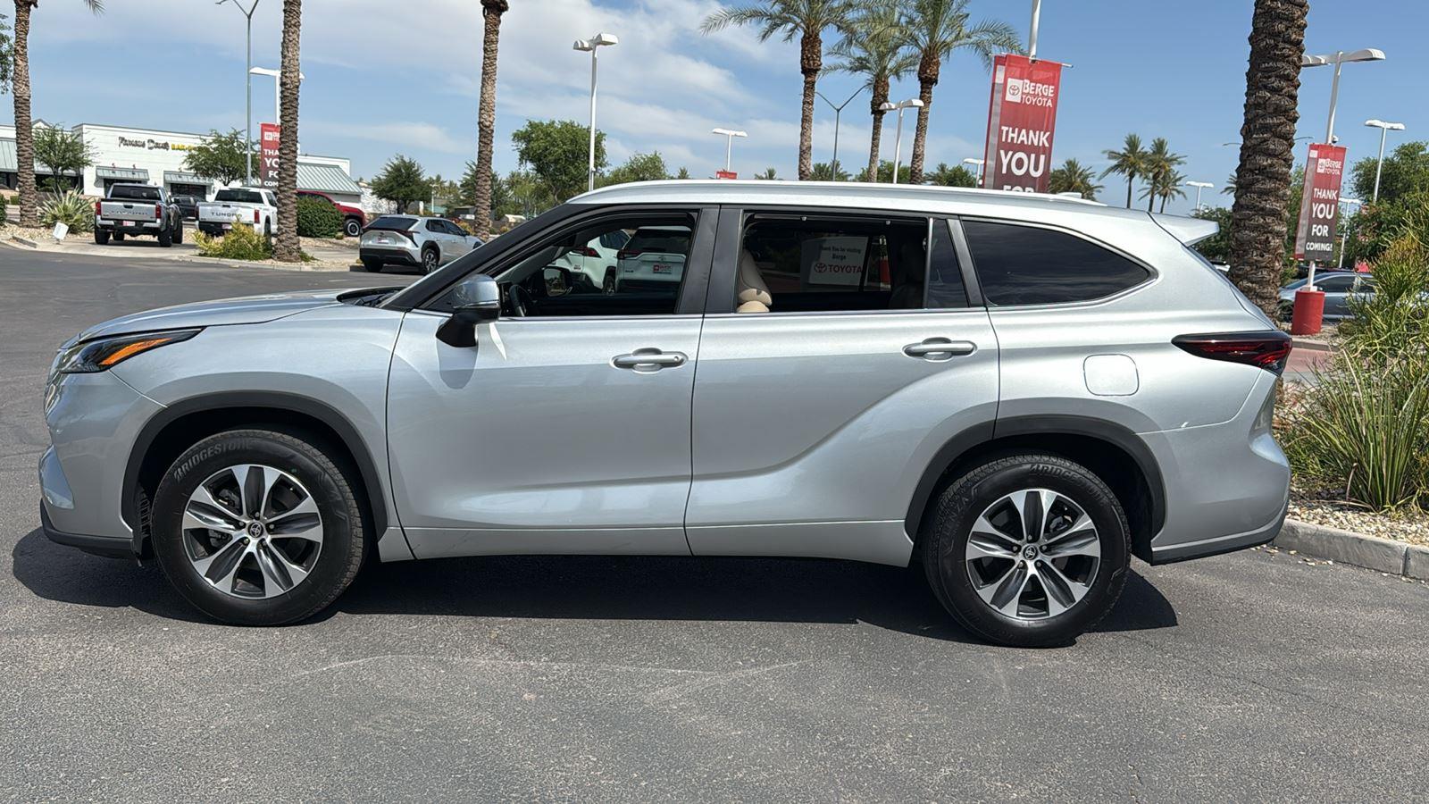 2024 Toyota Highlander XLE photo 3