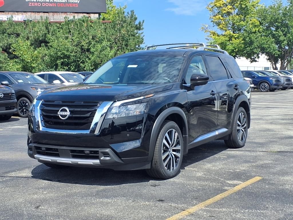 2025 Nissan Pathfinder Platinum photo 2