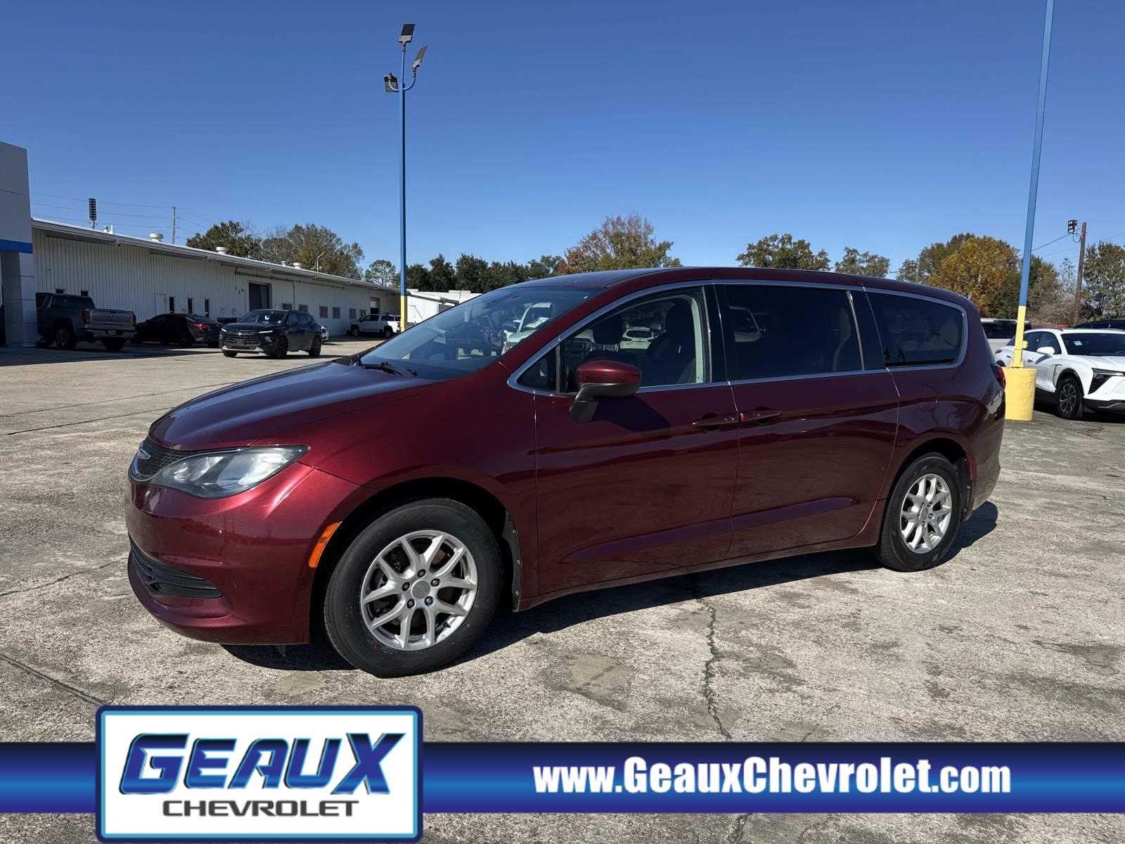 2018 Chrysler Pacifica Touring's photo