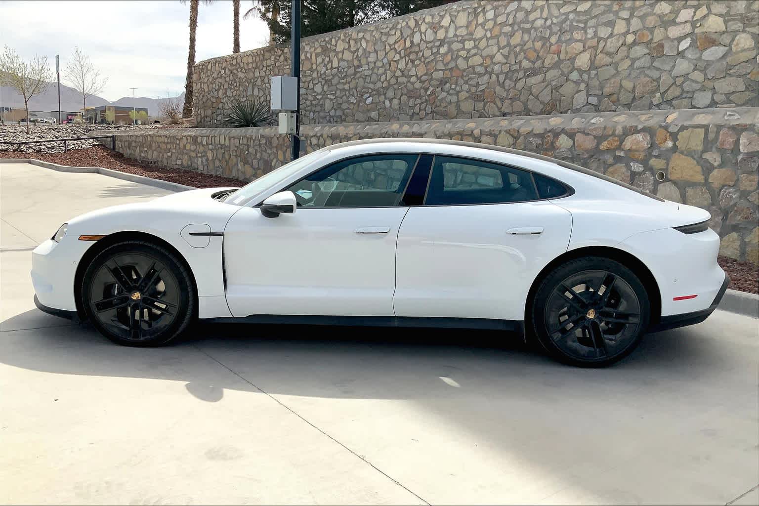 2025 Porsche Taycan photo 2