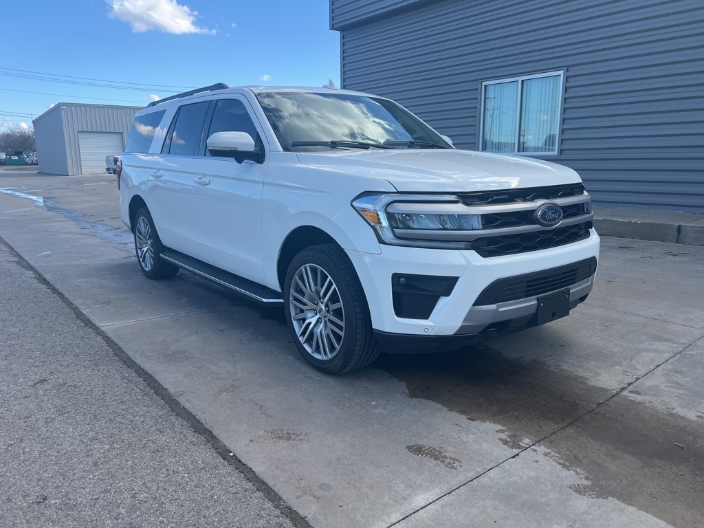 2022 Ford Expedition MAX XLT photo 3
