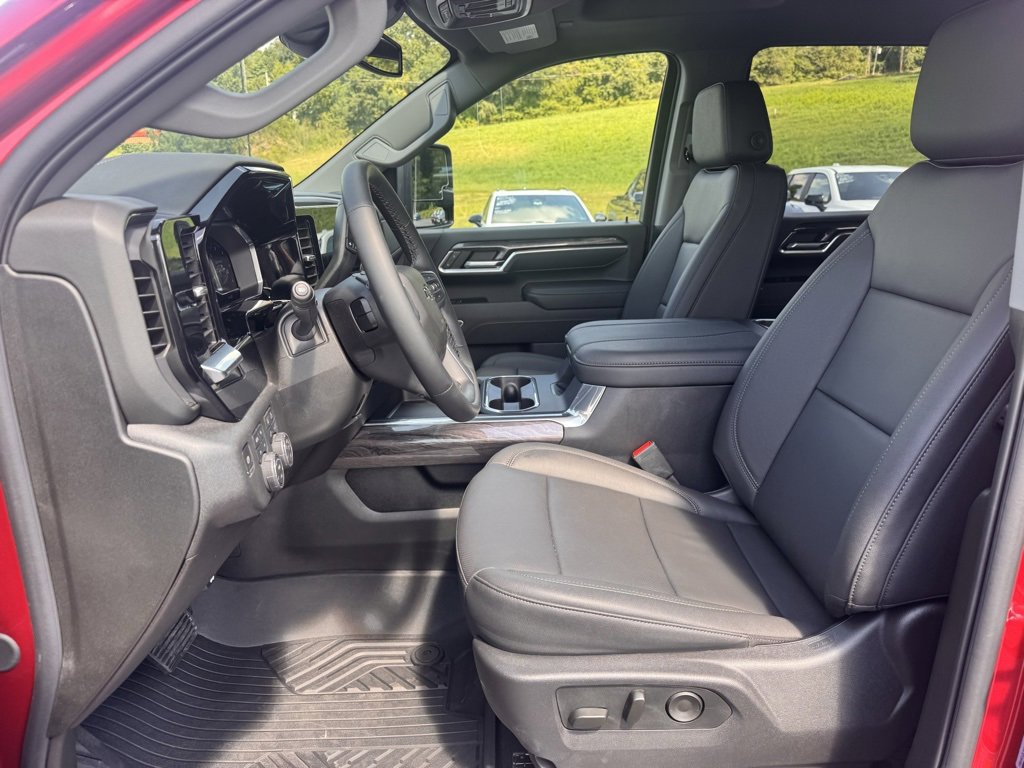 2025 Chevrolet Silverado 2500HD LTZ photo 17