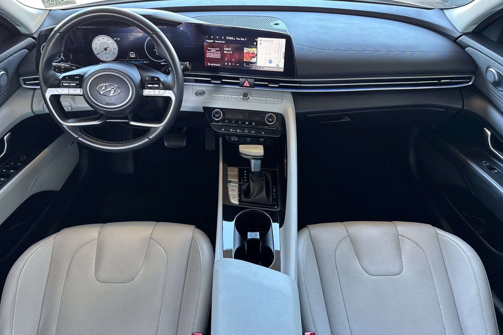 2023 Hyundai Elantra Limited photo 3