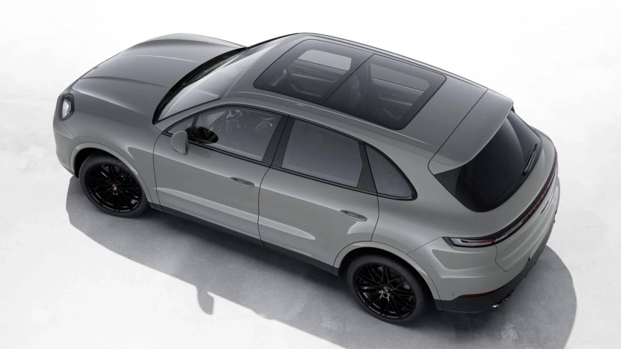 2026 Porsche Cayenne photo 3