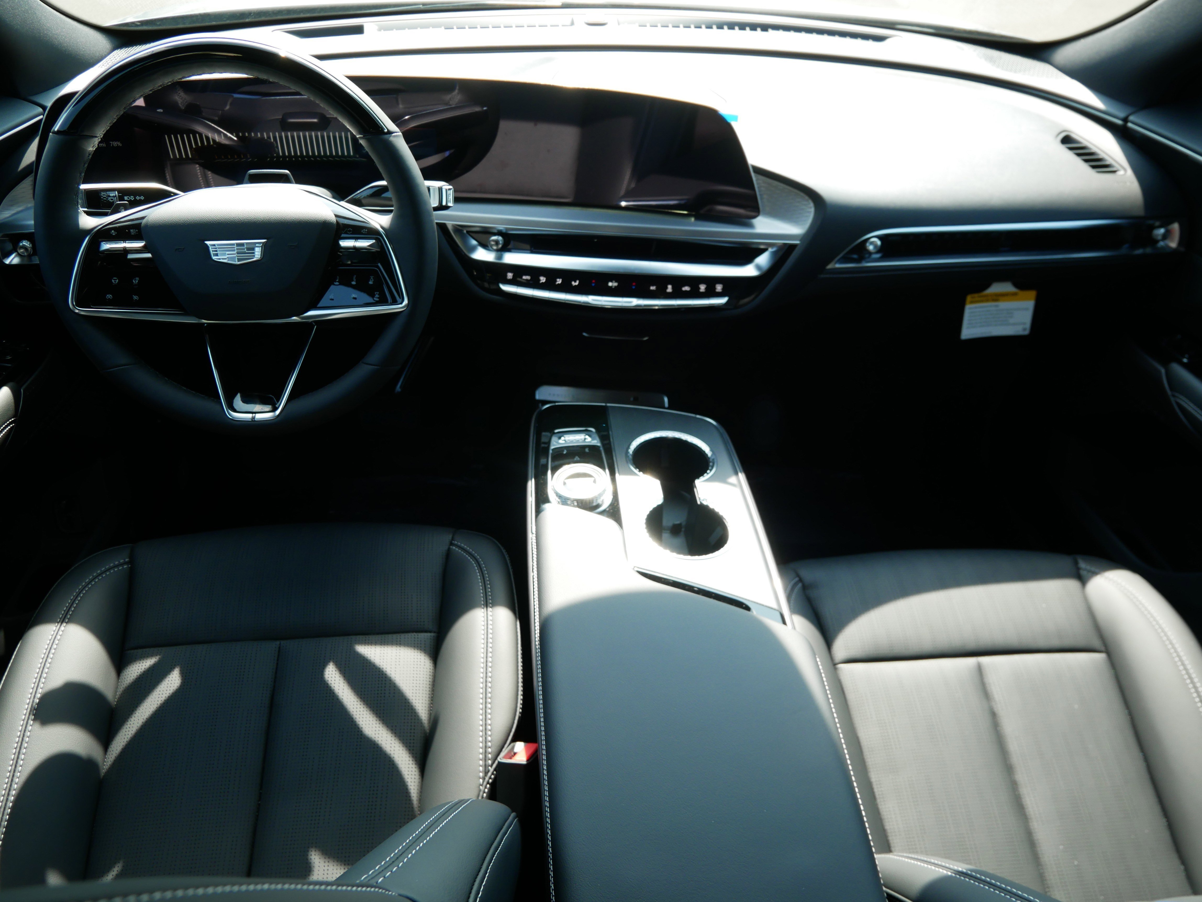 2026 Cadillac Lyriq Luxury photo 7