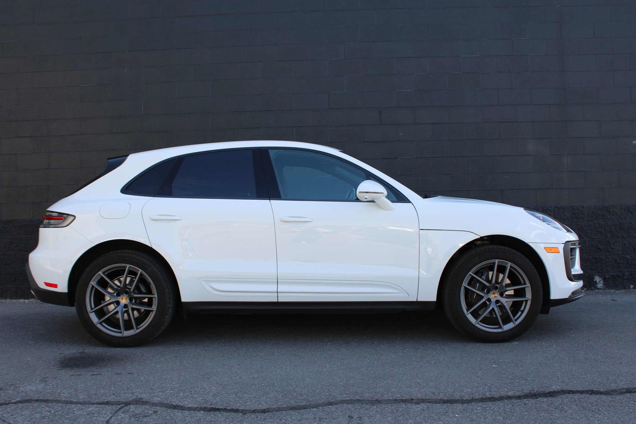 2023 Porsche Macan T photo 8