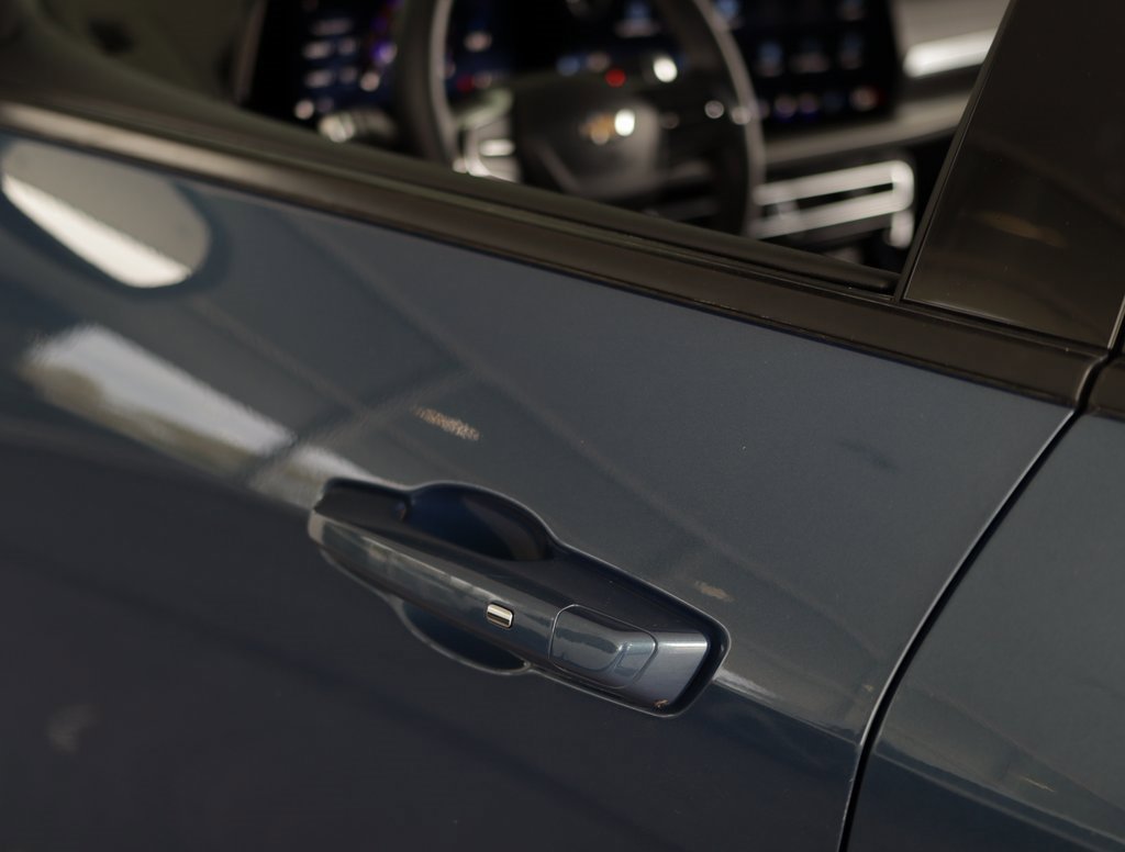 2025 Chevrolet Traverse photo 35