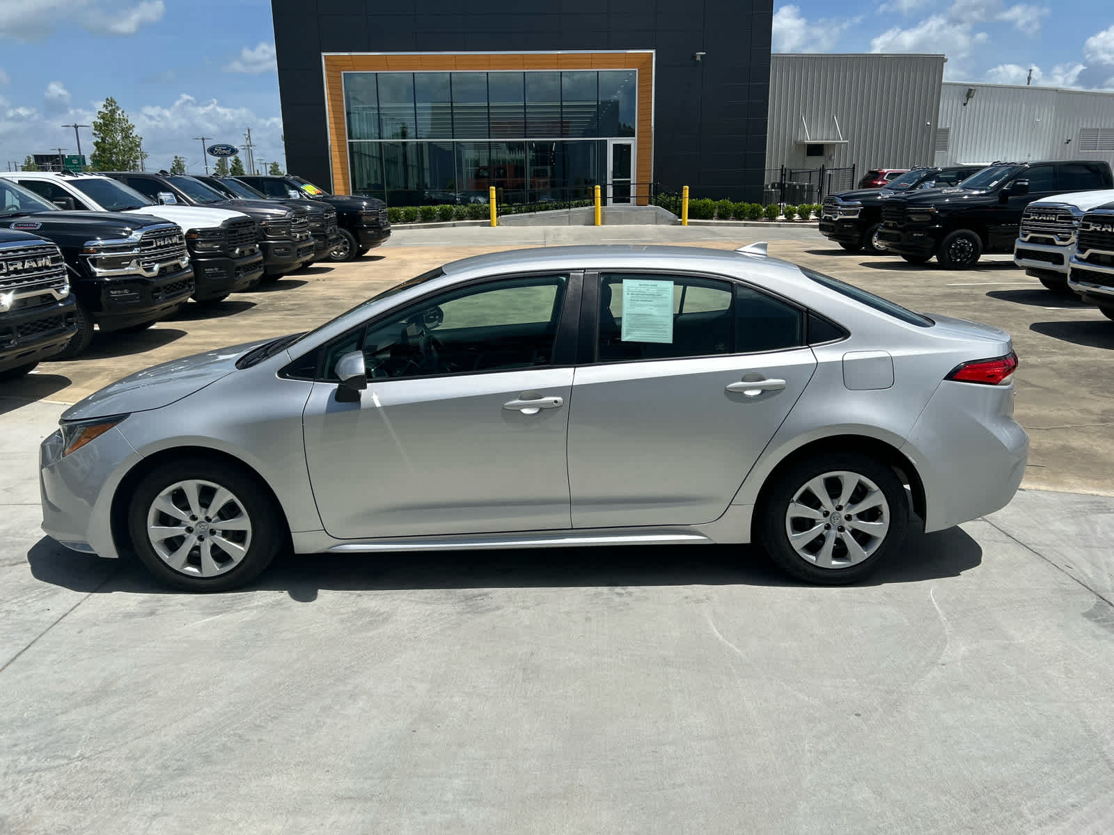 2023 Toyota Corolla LE photo 5
