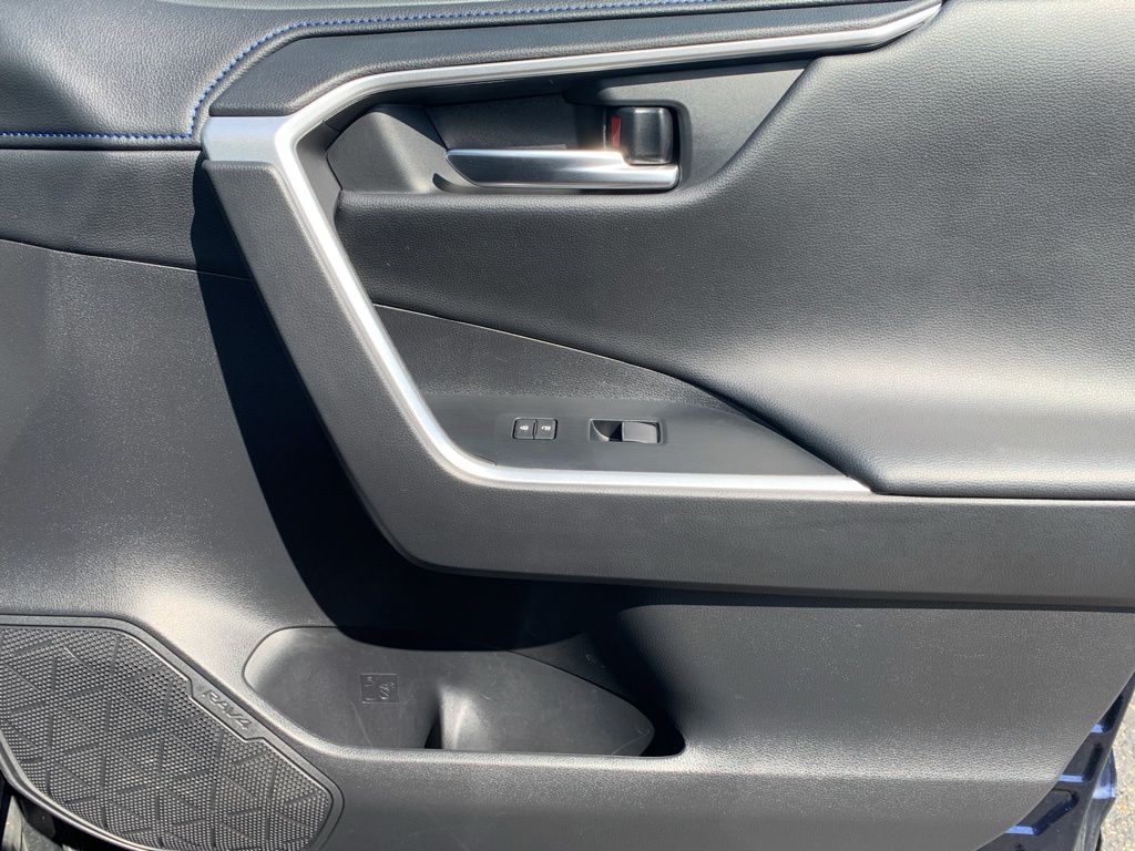 2021 Toyota RAV4 Hybrid XSE photo 10
