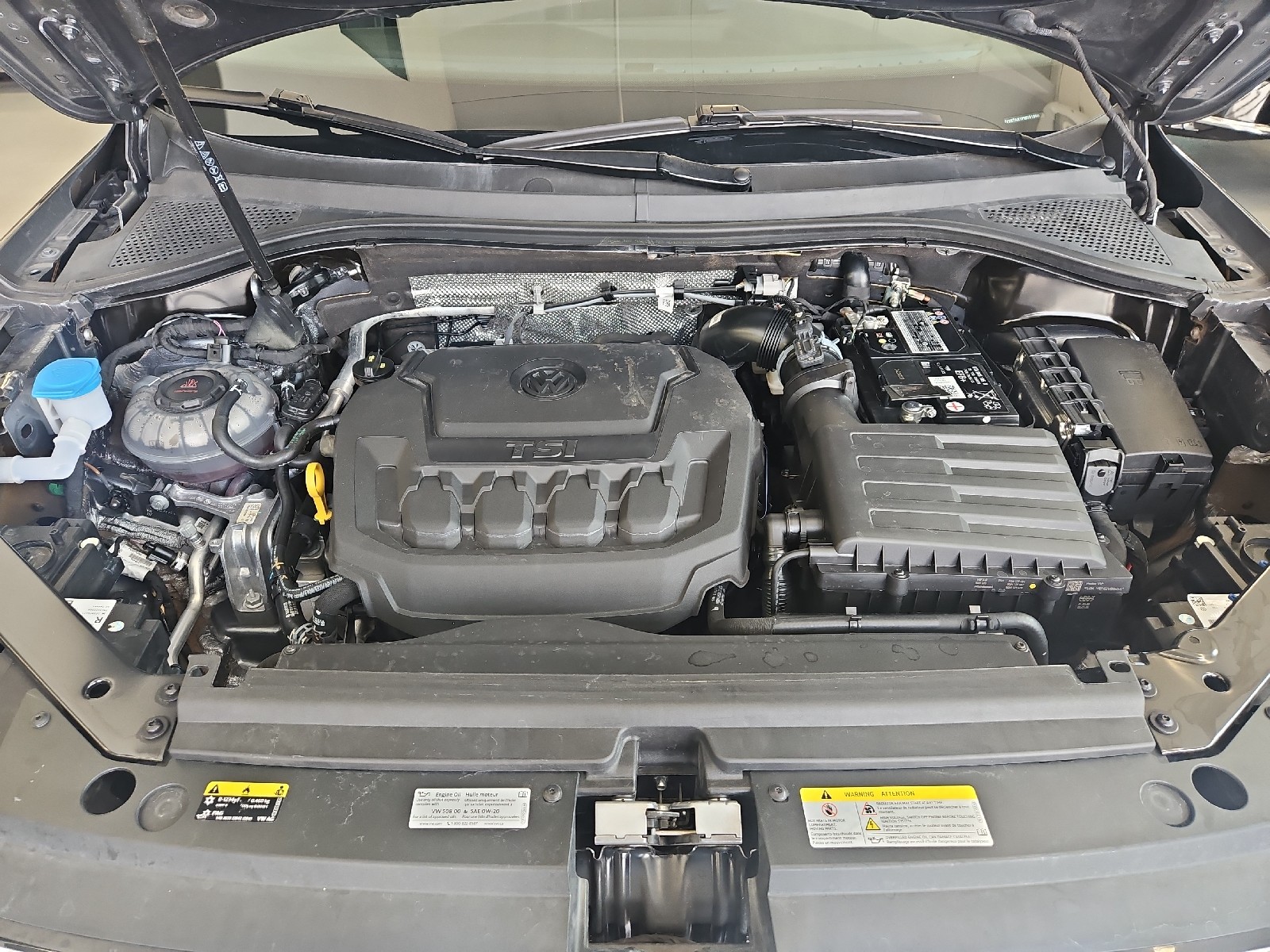 Used 2023 Platinum Gray Metallic Volkswagen SE image 21