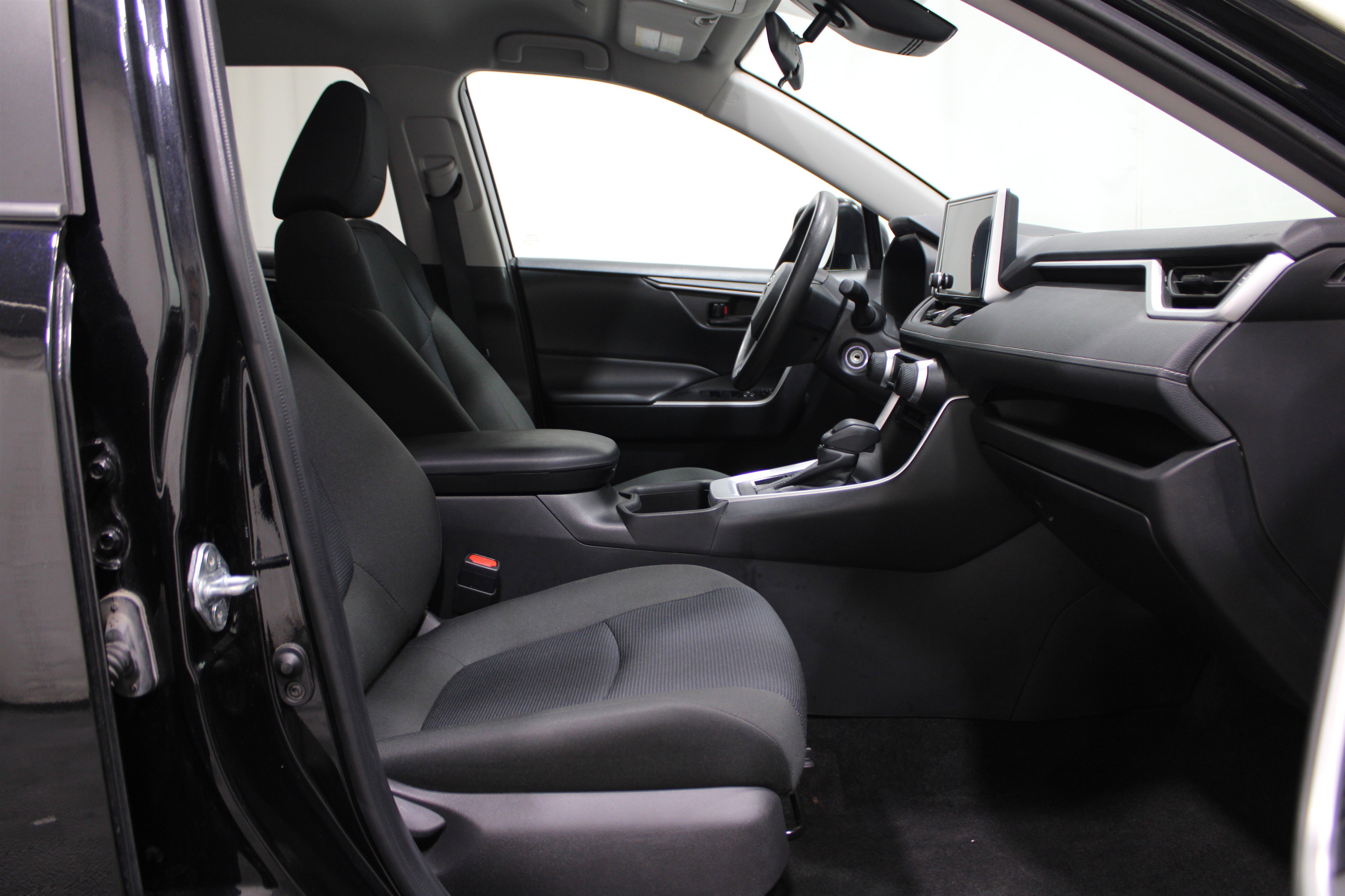 2024 Toyota RAV4 LE photo 13