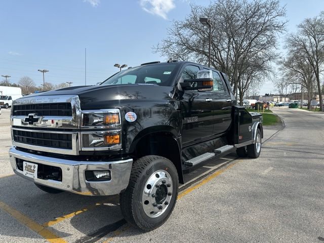 2024 Chevrolet Silverado 4500 Medium Duty Chassis Cab 1LT's photo