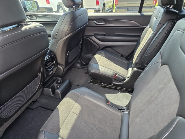 2025 Jeep Grand Cherokee Altitude photo 22