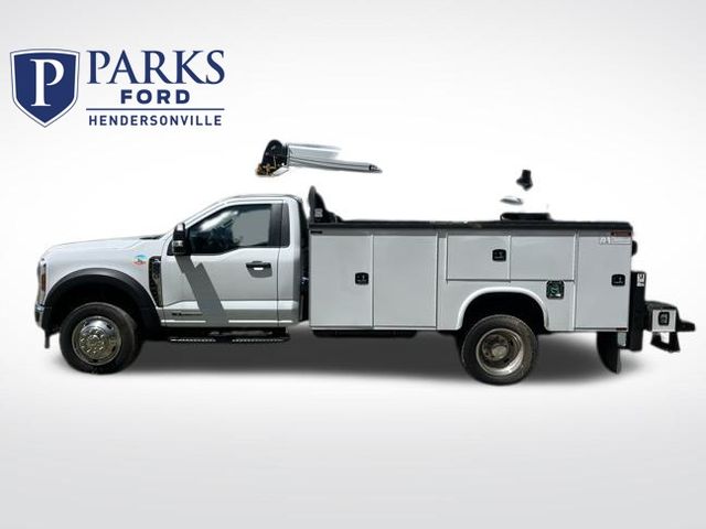 2024 Ford F-550 Super Duty Chassis Cab XL's photo