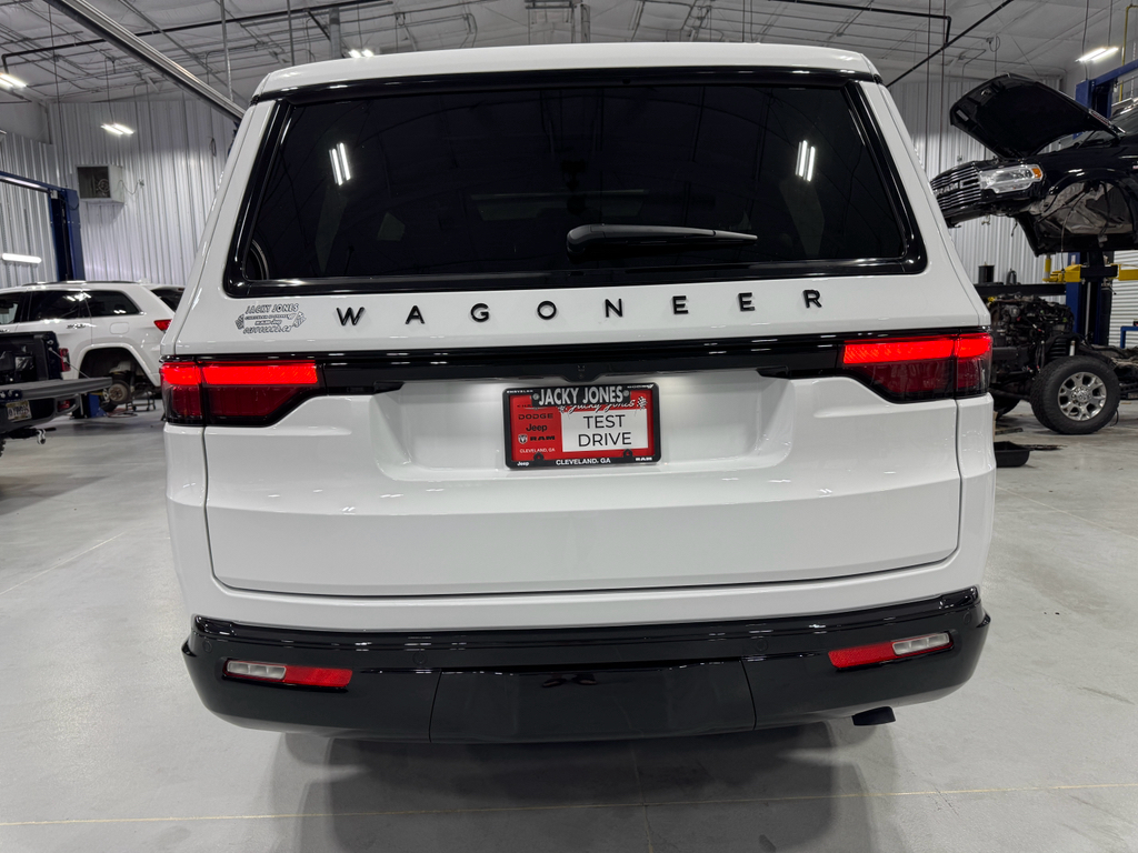 2025 Jeep Wagoneer Series II Carbide photo 12
