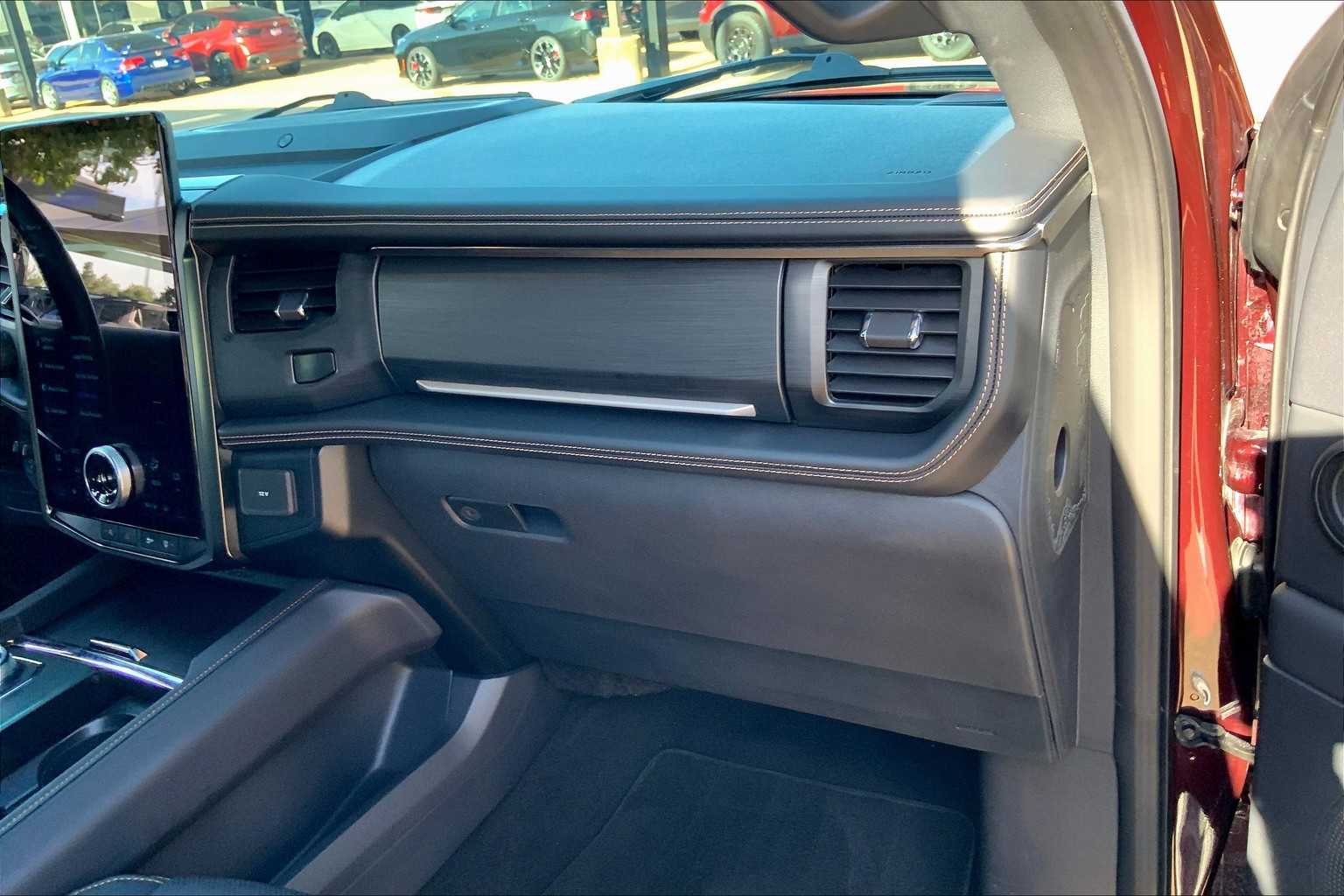 2024 Ford Expedition Platinum photo 15