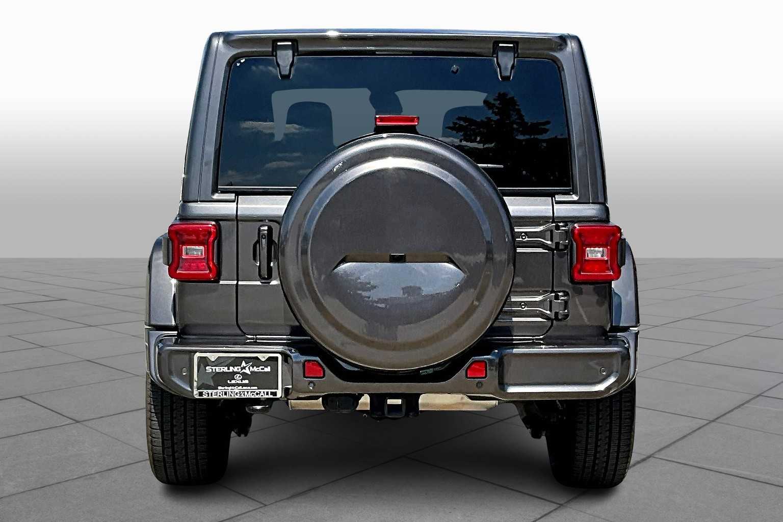 2020 Jeep Wrangler Unlimited Sahara High Altitude photo 4
