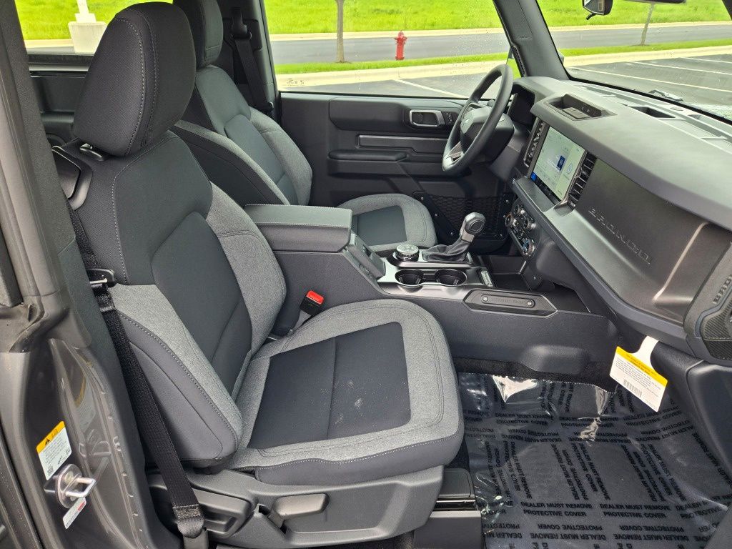 2025 Ford Bronco Base photo 3
