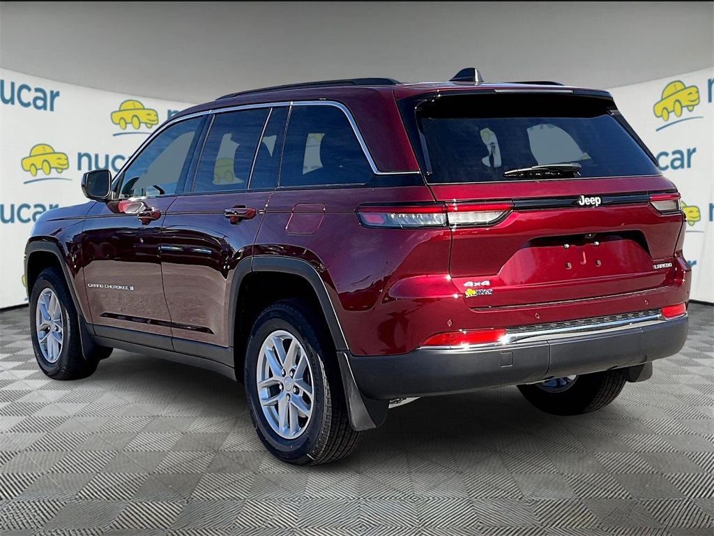 2025 Jeep Grand Cherokee Laredo photo 4