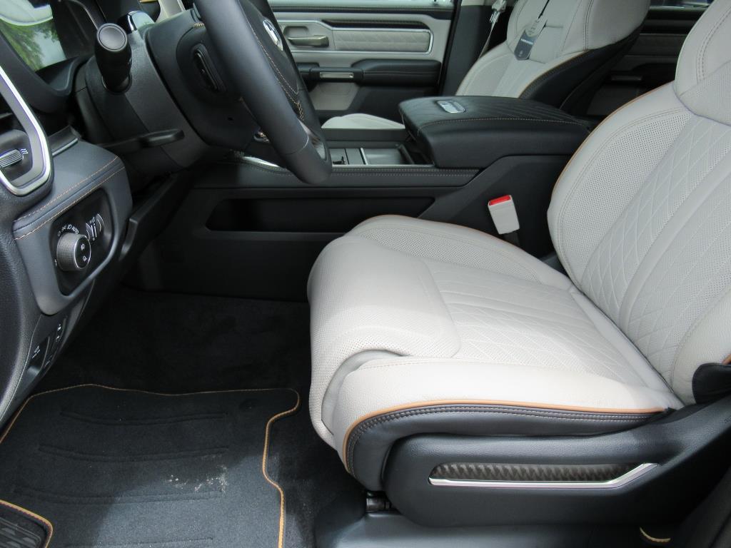 2025 Ram 1500 photo 16